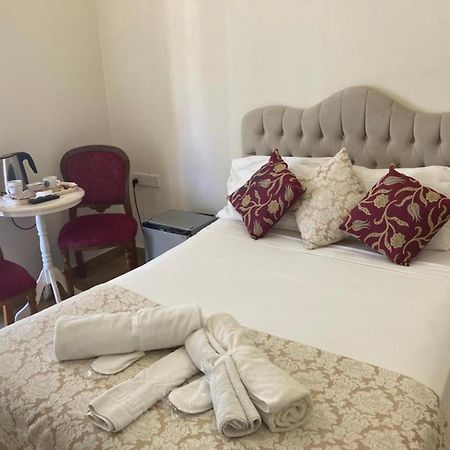 Lord'S Residence Boutique Hotel Кирения Екстериор снимка