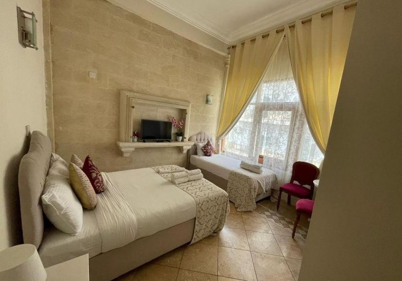 Lord'S Residence Boutique Hotel Кирения Екстериор снимка
