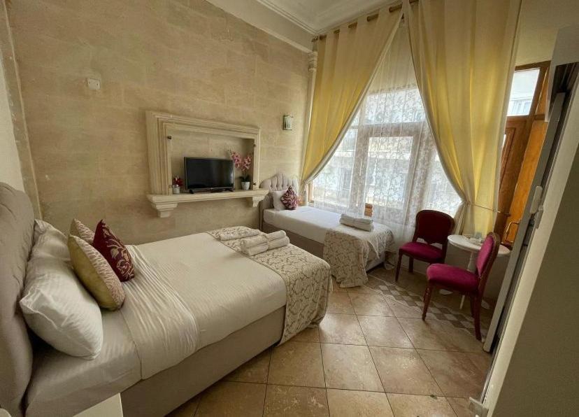 Lord'S Residence Boutique Hotel Кирения Екстериор снимка
