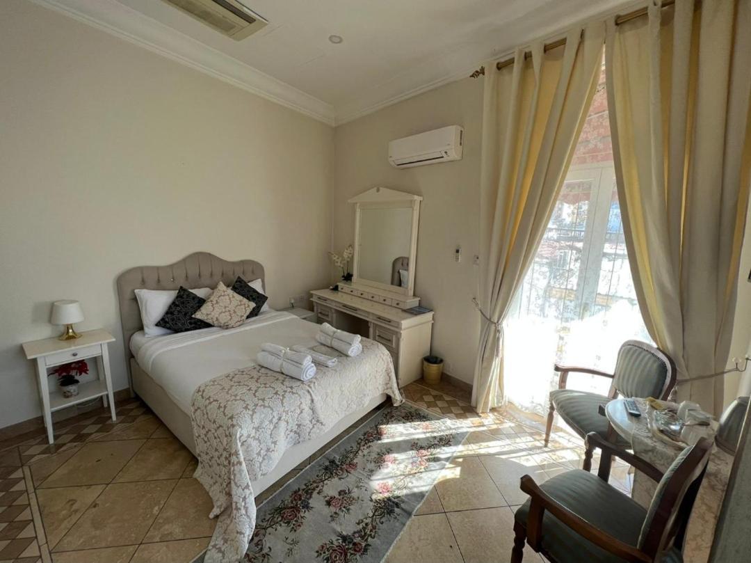 Lord'S Residence Boutique Hotel Кирения Екстериор снимка
