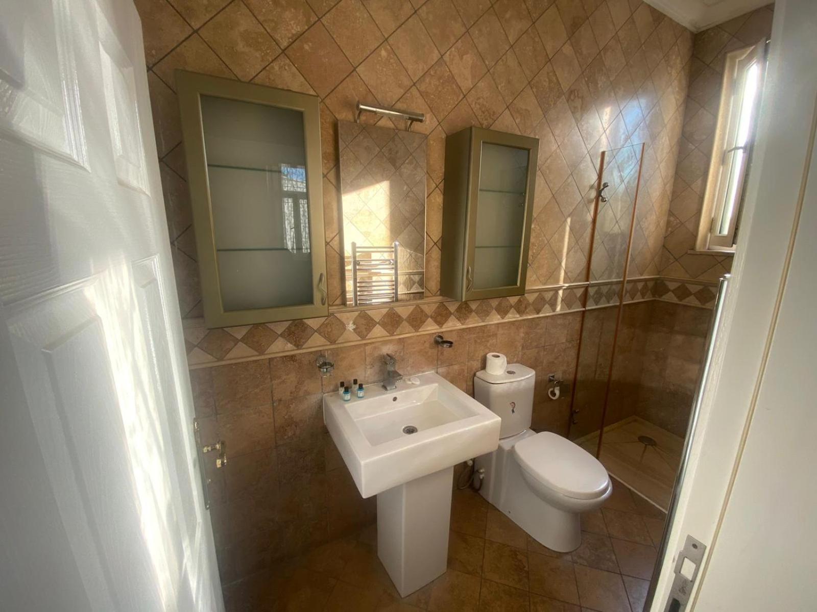 Lord'S Residence Boutique Hotel Кирения Екстериор снимка