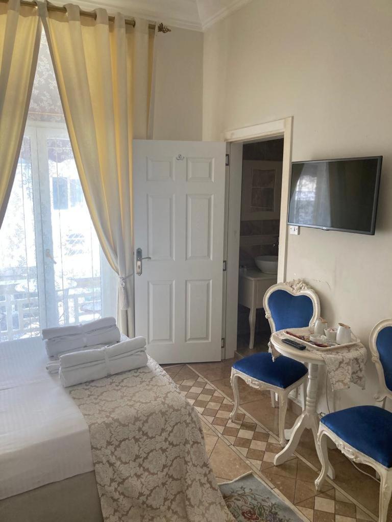 Lord'S Residence Boutique Hotel Кирения Екстериор снимка