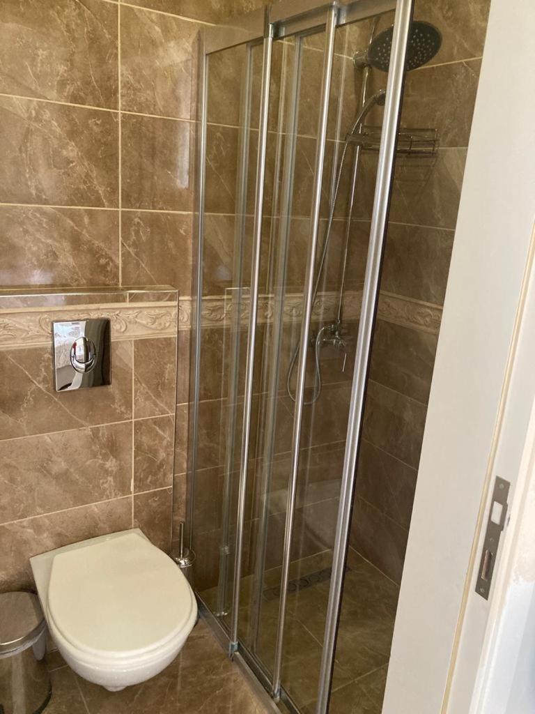 Lord'S Residence Boutique Hotel Кирения Екстериор снимка