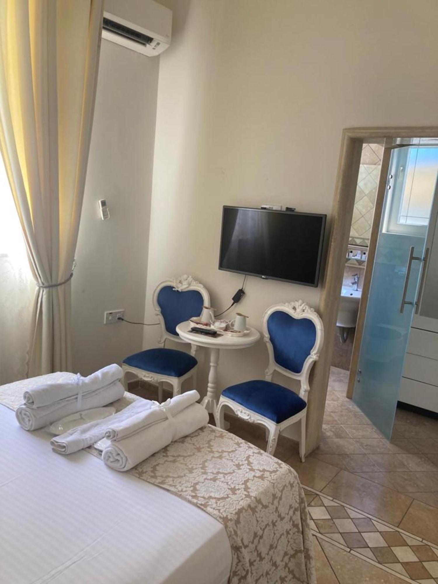 Lord'S Residence Boutique Hotel Кирения Екстериор снимка