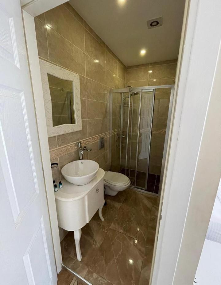 Lord'S Residence Boutique Hotel Кирения Екстериор снимка