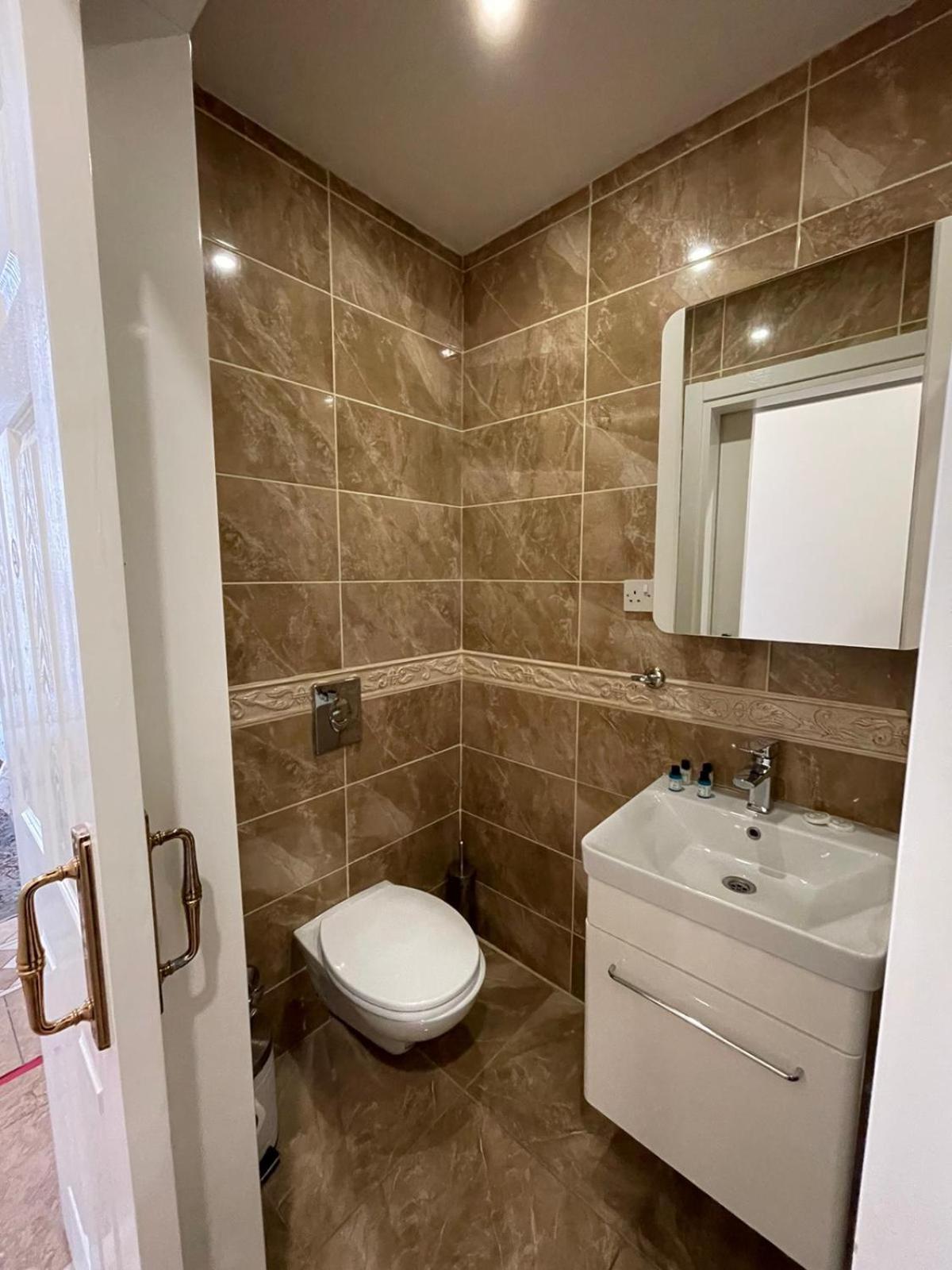Lord'S Residence Boutique Hotel Кирения Екстериор снимка