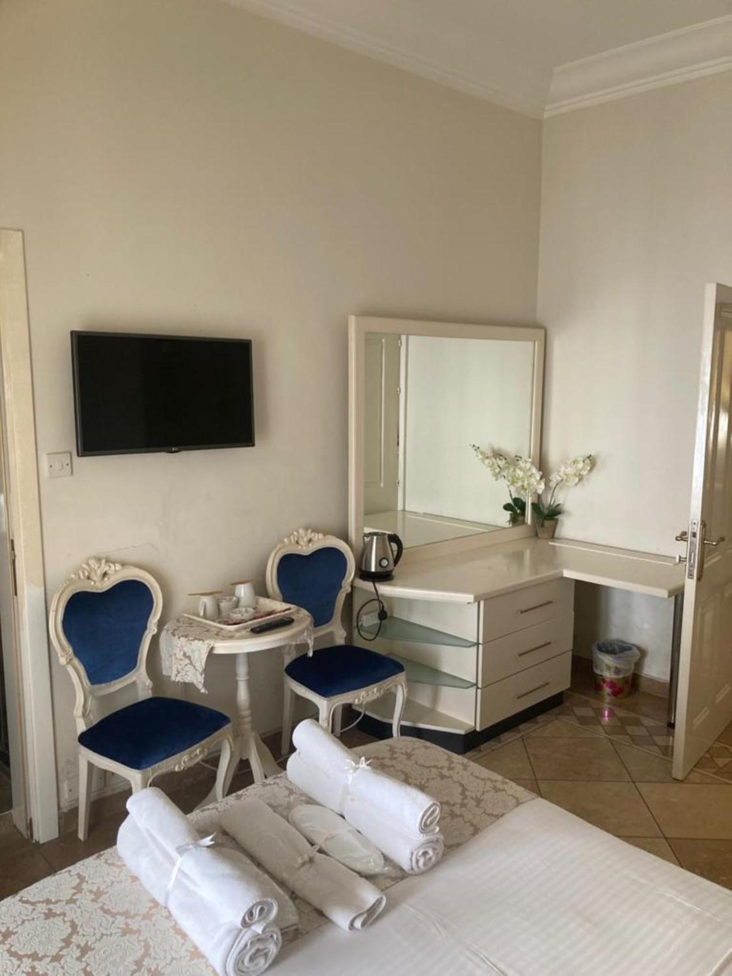 Lord'S Residence Boutique Hotel Кирения Екстериор снимка
