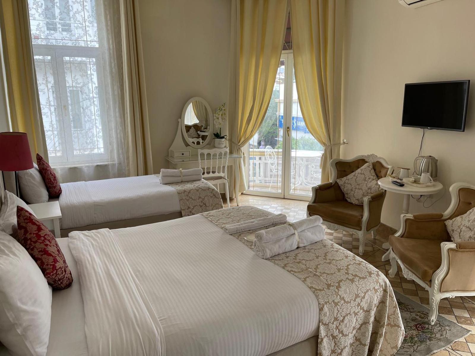 Lord'S Residence Boutique Hotel Кирения Екстериор снимка