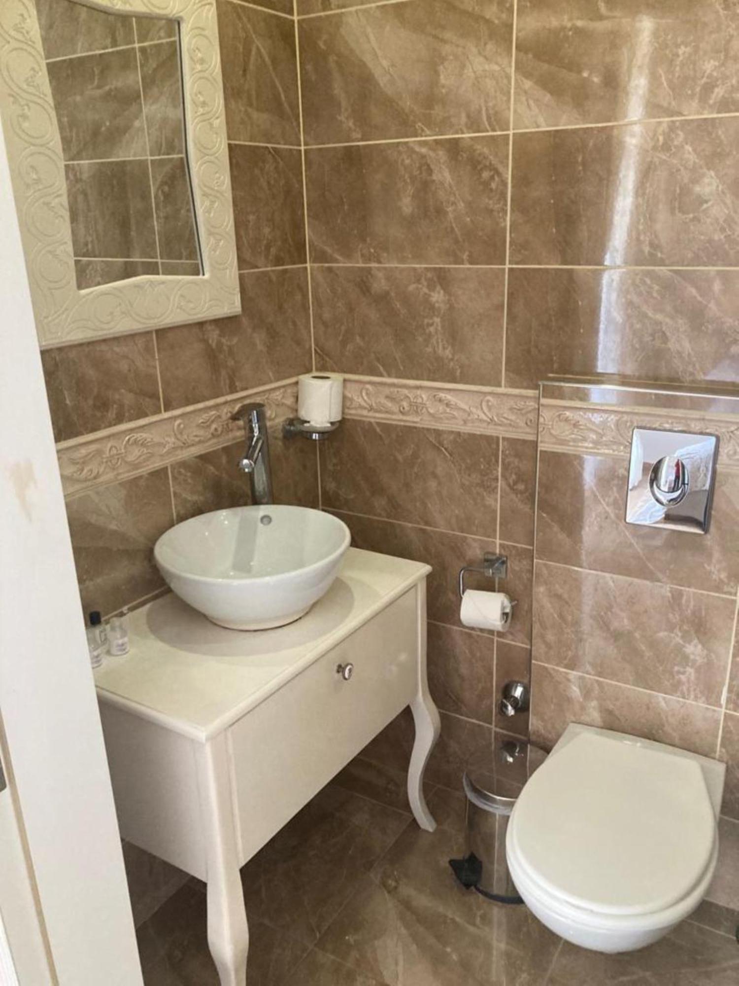 Lord'S Residence Boutique Hotel Кирения Екстериор снимка