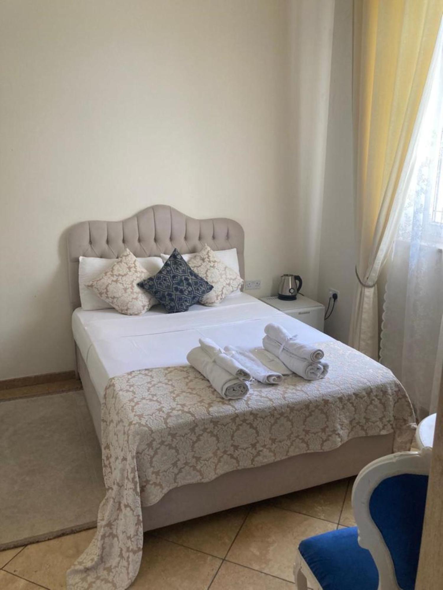 Lord'S Residence Boutique Hotel Кирения Екстериор снимка