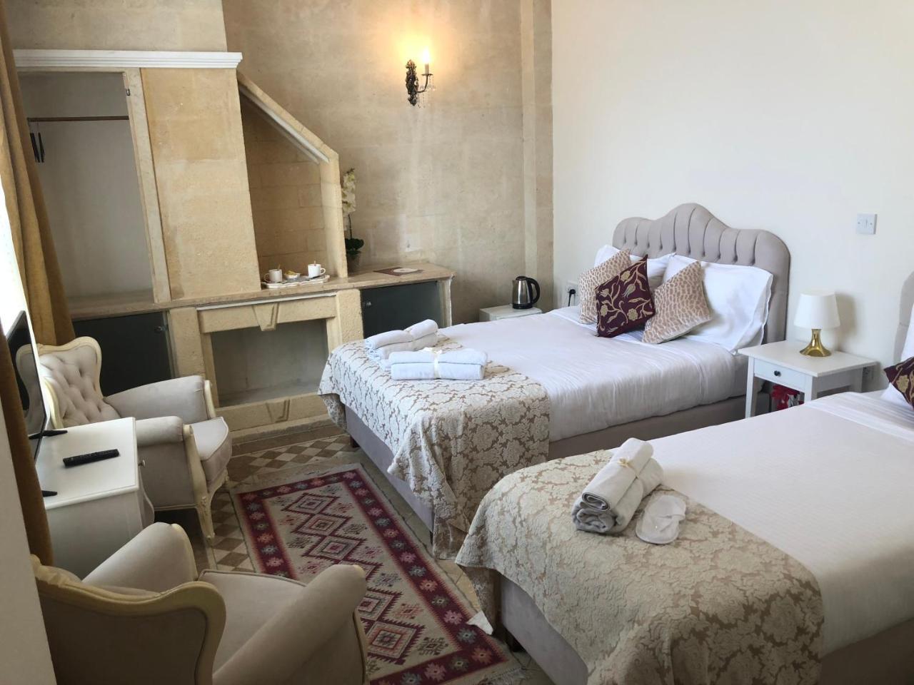 Lord'S Residence Boutique Hotel Кирения Екстериор снимка