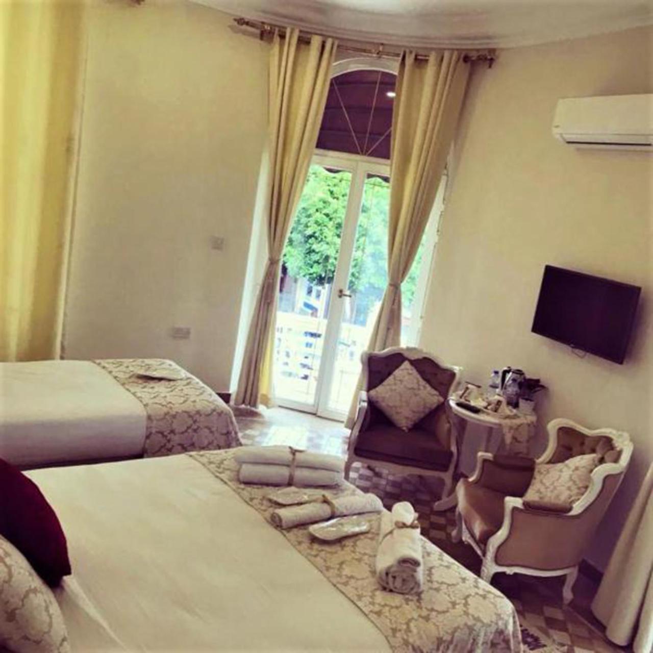 Lord'S Residence Boutique Hotel Кирения Екстериор снимка