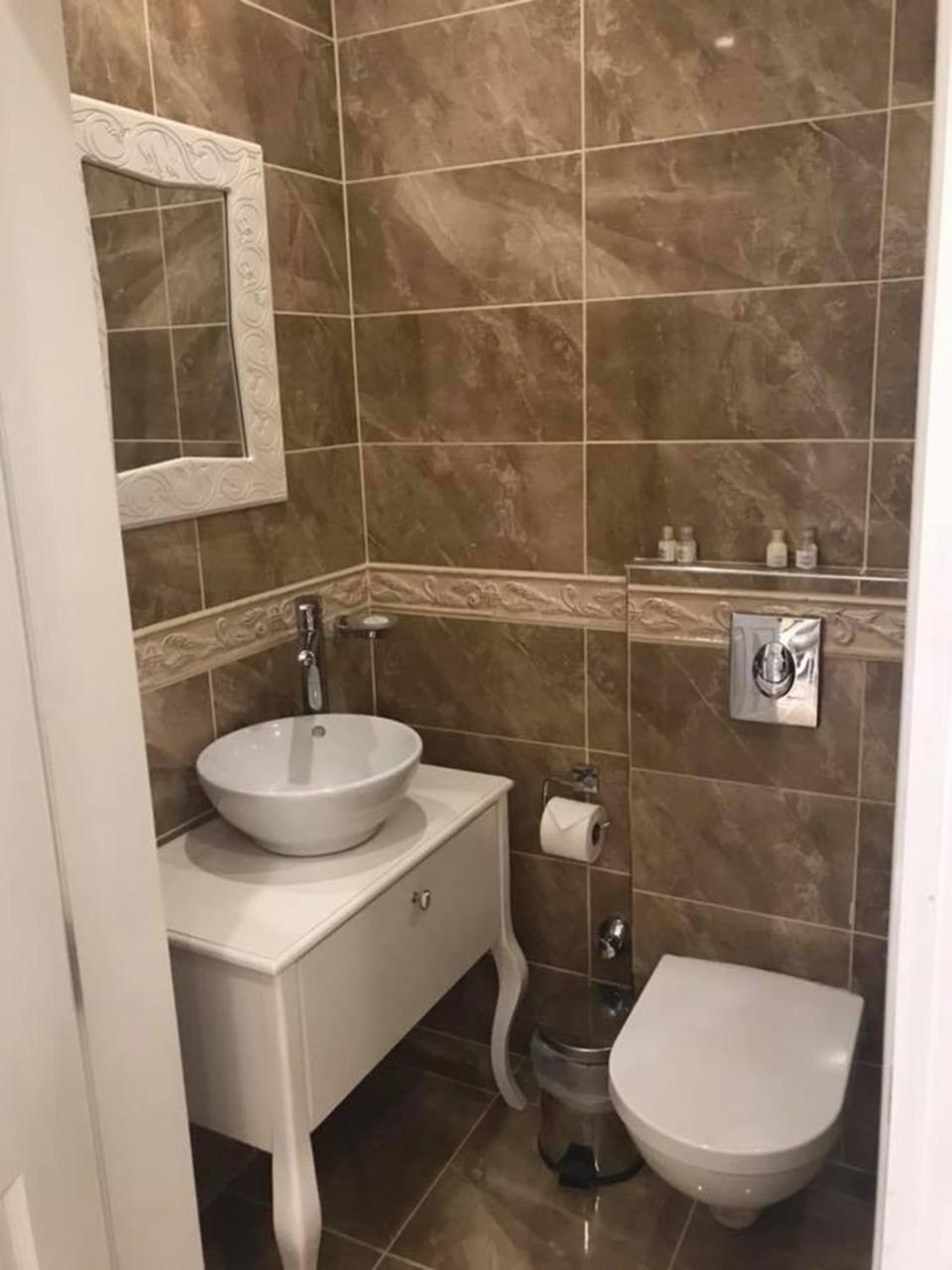 Lord'S Residence Boutique Hotel Кирения Екстериор снимка