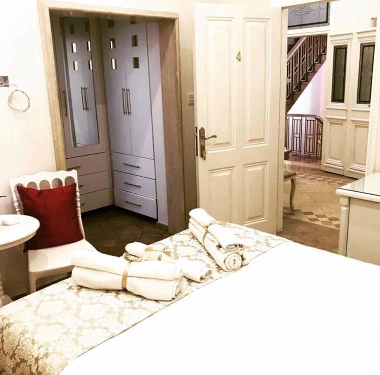 Lord'S Residence Boutique Hotel Кирения Екстериор снимка